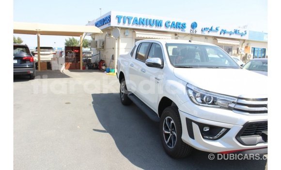 Hividy Toyota Hilux fotsy Car in Import - Dubai in Diana Hividy Toyota Hilux fotsy Car in Import - Dubai in Diana