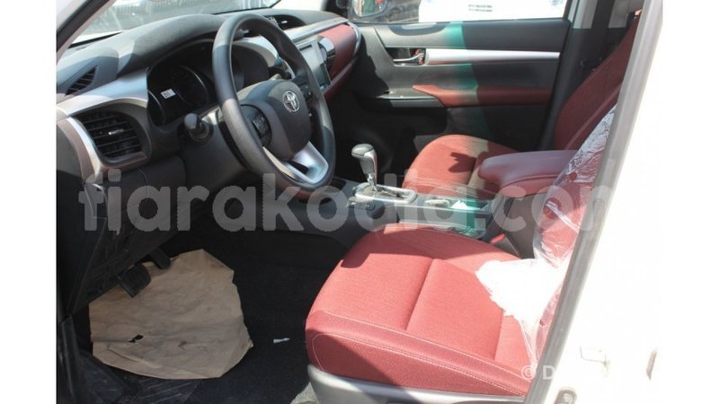 Big with watermark toyota hilux diana import dubai 4080