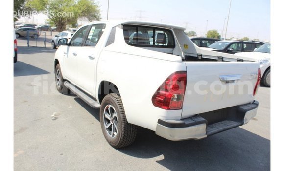 Hividy Toyota Hilux fotsy Car in Import - Dubai in Diana Hividy Toyota Hilux fotsy Car in Import - Dubai in Diana