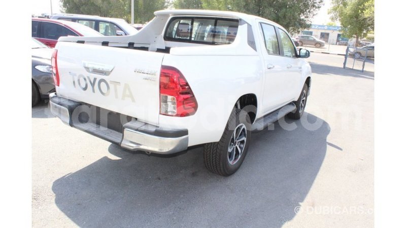 Big with watermark toyota hilux diana import dubai 4080