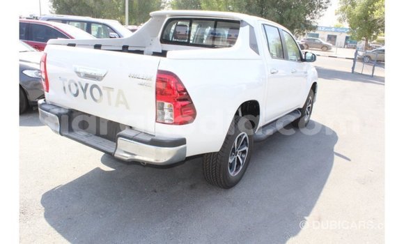Hividy Toyota Hilux fotsy Car in Import - Dubai in Diana Hividy Toyota Hilux fotsy Car in Import - Dubai in Diana