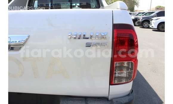 Hividy Toyota Hilux fotsy Car in Import - Dubai in Diana Hividy Toyota Hilux fotsy Car in Import - Dubai in Diana