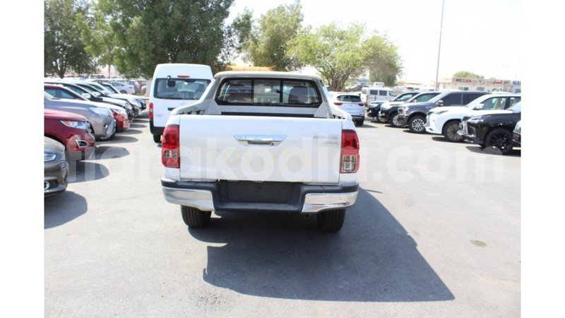 Big with watermark toyota hilux diana import dubai 4080