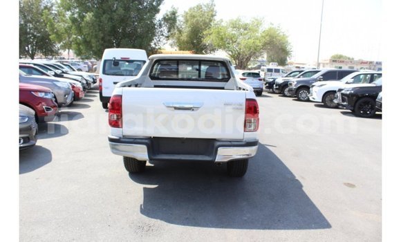 Hividy Toyota Hilux fotsy Car in Import - Dubai in Diana Hividy Toyota Hilux fotsy Car in Import - Dubai in Diana