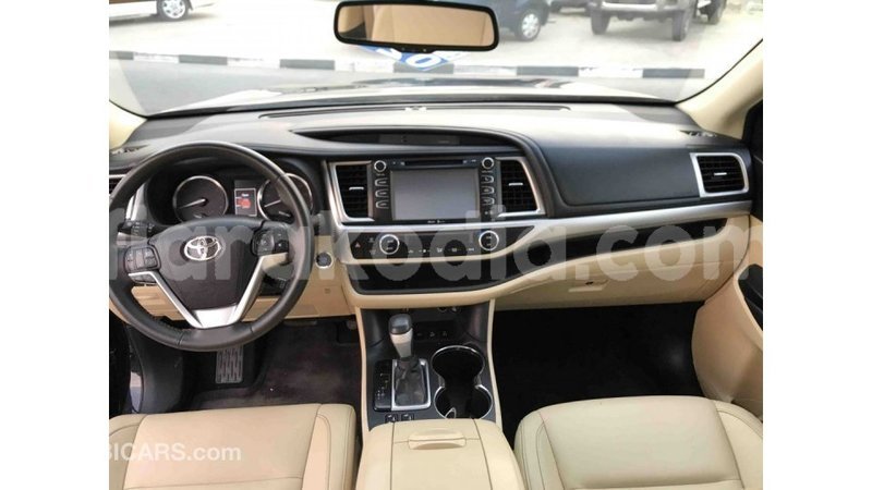 Big with watermark toyota highlander diana import dubai 4081