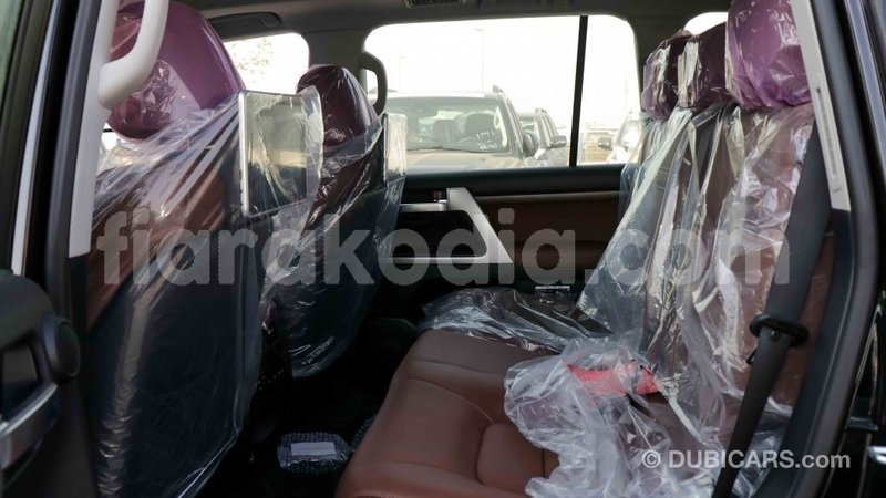 Big with watermark toyota land cruiser diana import dubai 4083