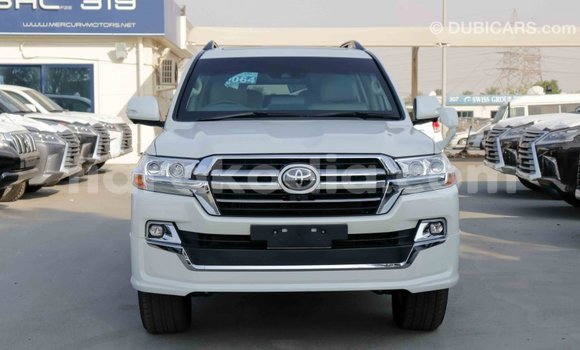 Acheter Import Voiture Toyota Land Cruiser Blanc à Import - Dubai, Diana Acheter Import Voiture Toyota Land Cruiser Blanc à Import - Dubai, Diana