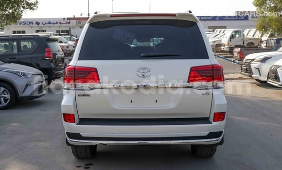Acheter Import Voiture Toyota Land Cruiser Blanc à Import - Dubai, Diana Acheter Import Voiture Toyota Land Cruiser Blanc à Import - Dubai, Diana