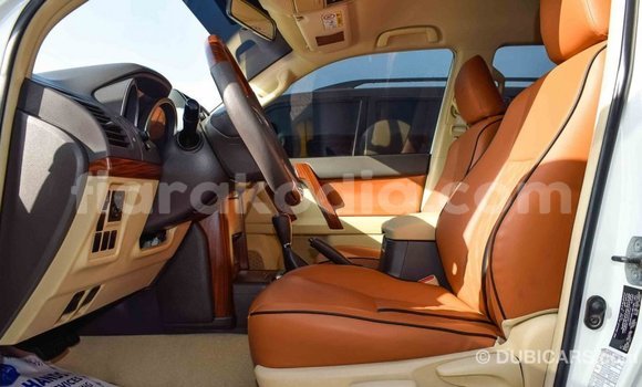 Acheter Import Voiture Toyota Prado Blanc à Import - Dubai, Diana Acheter Import Voiture Toyota Prado Blanc à Import - Dubai, Diana