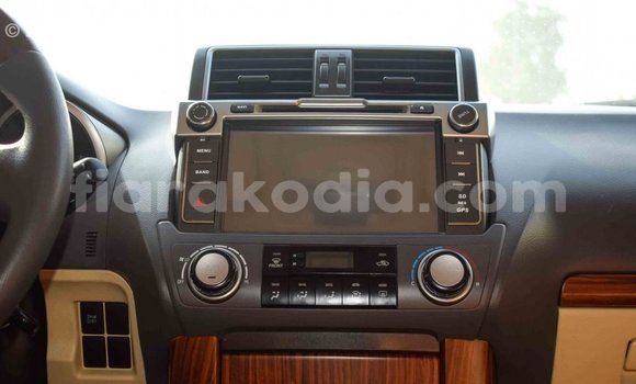 Acheter Import Voiture Toyota Prado Blanc à Import - Dubai, Diana Acheter Import Voiture Toyota Prado Blanc à Import - Dubai, Diana