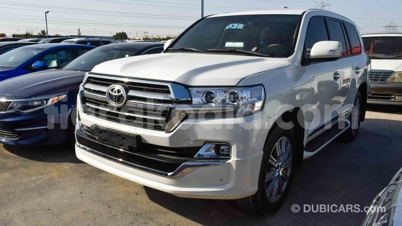 Big with watermark toyota land cruiser diana import dubai 4096