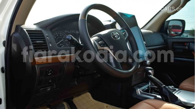 Big with watermark toyota land cruiser diana import dubai 4096