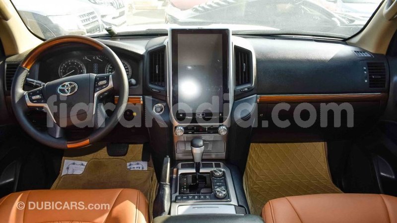 Big with watermark toyota land cruiser diana import dubai 4096