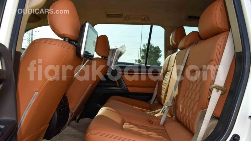Big with watermark toyota land cruiser diana import dubai 4096