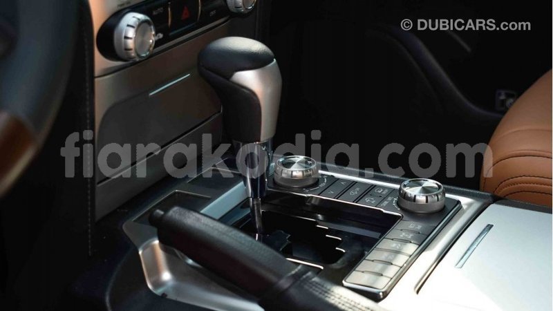 Big with watermark toyota land cruiser diana import dubai 4096