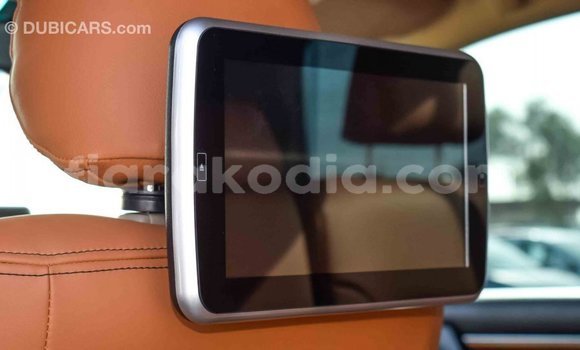 Acheter Import Voiture Toyota Land Cruiser Blanc à Import - Dubai, Diana Acheter Import Voiture Toyota Land Cruiser Blanc à Import - Dubai, Diana