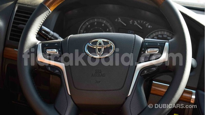 Big with watermark toyota land cruiser diana import dubai 4096