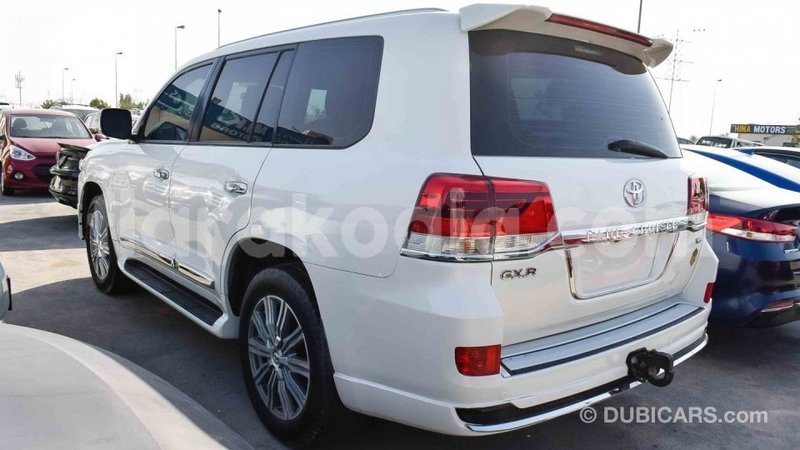 Big with watermark toyota land cruiser diana import dubai 4096