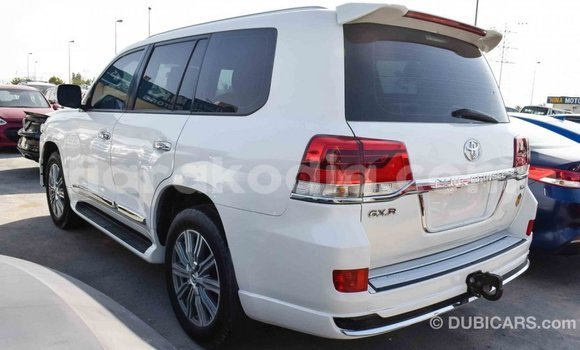 Acheter Import Voiture Toyota Land Cruiser Blanc à Import - Dubai, Diana Acheter Import Voiture Toyota Land Cruiser Blanc à Import - Dubai, Diana