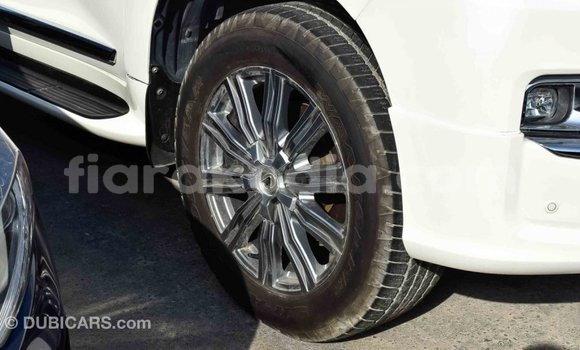 Acheter Import Voiture Toyota Land Cruiser Blanc à Import - Dubai, Diana Acheter Import Voiture Toyota Land Cruiser Blanc à Import - Dubai, Diana