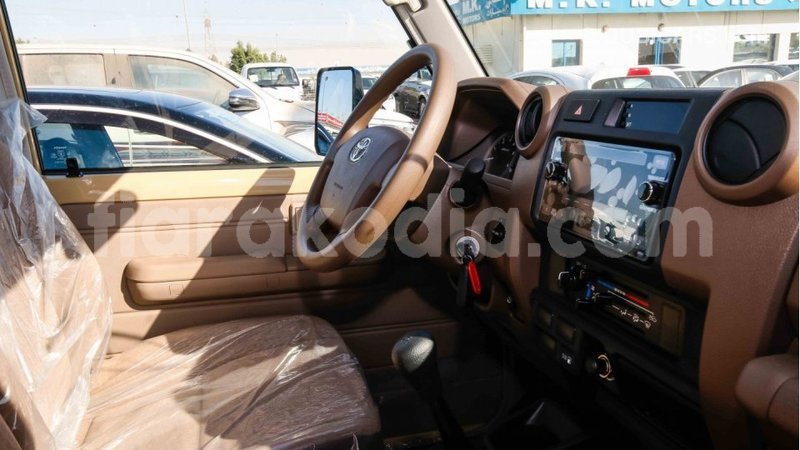 Big with watermark toyota land cruiser diana import dubai 4112