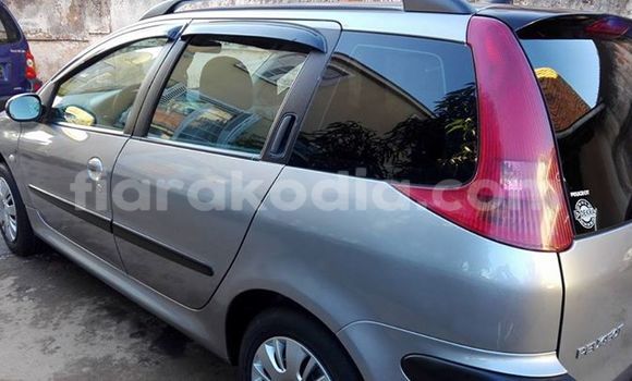Acheter Occasion Voiture Peugeot 206 Gris à Antananarivo, Analamanga Acheter Occasion Voiture Peugeot 206 Gris à Antananarivo, Analamanga