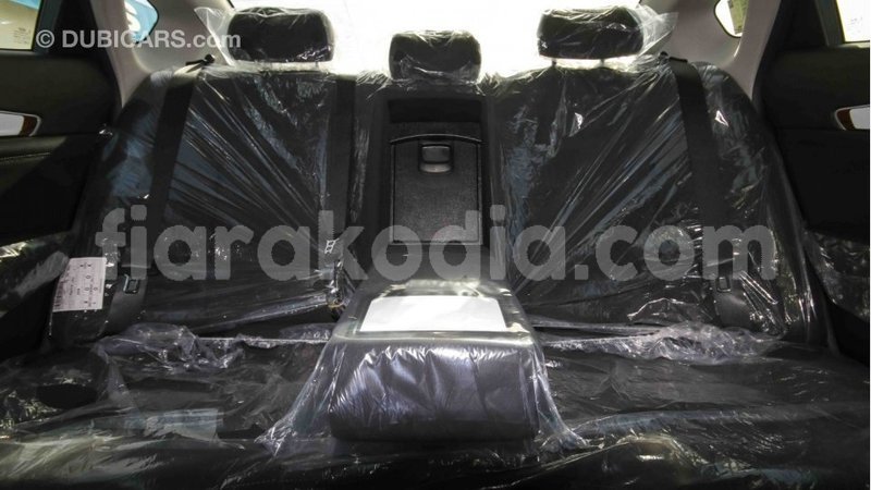 Big with watermark kia cadenza diana import dubai 4114