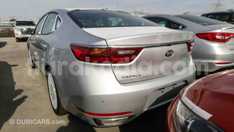 Big with watermark kia cadenza diana import dubai 4114