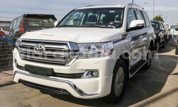 Hividy Toyota Land Cruiser fotsy Car in Import - Dubai in Diana Hividy Toyota Land Cruiser fotsy Car in Import - Dubai in Diana