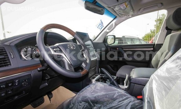 Hividy Toyota Land Cruiser fotsy Car in Import - Dubai in Diana Hividy Toyota Land Cruiser fotsy Car in Import - Dubai in Diana