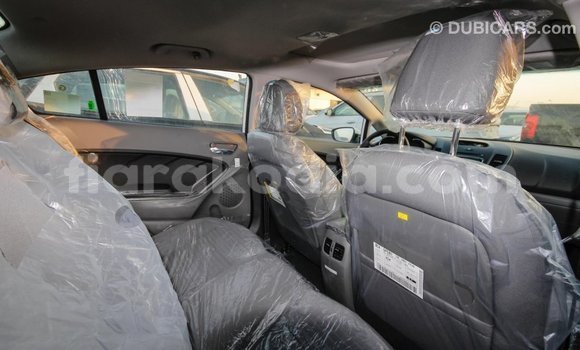 Acheter Import Voiture Kia Cerato Blanc à Import - Dubai, Diana Acheter Import Voiture Kia Cerato Blanc à Import - Dubai, Diana