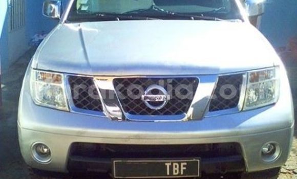 Acheter Occasion Voiture Nissan Pathfinder Gris à Antananarivo au Analamanga Acheter Occasion Voiture Nissan Pathfinder Gris à Antananarivo au Analamanga
