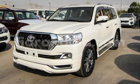 Acheter Import Voiture Toyota Land Cruiser Blanc à Import - Dubai, Diana Acheter Import Voiture Toyota Land Cruiser Blanc à Import - Dubai, Diana