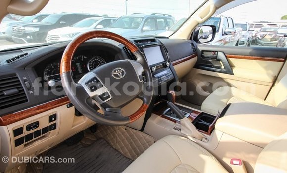 Acheter Import Voiture Toyota Land Cruiser Blanc à Import - Dubai, Diana Acheter Import Voiture Toyota Land Cruiser Blanc à Import - Dubai, Diana