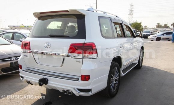 Acheter Import Voiture Toyota Land Cruiser Blanc à Import - Dubai, Diana Acheter Import Voiture Toyota Land Cruiser Blanc à Import - Dubai, Diana