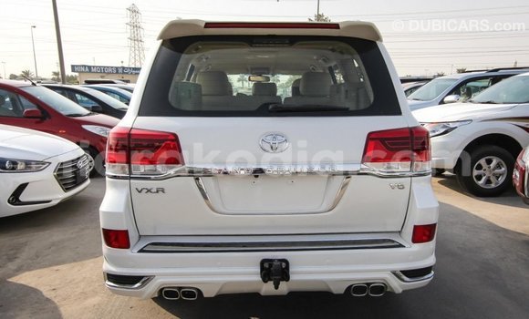 Acheter Import Voiture Toyota Land Cruiser Blanc à Import - Dubai, Diana Acheter Import Voiture Toyota Land Cruiser Blanc à Import - Dubai, Diana