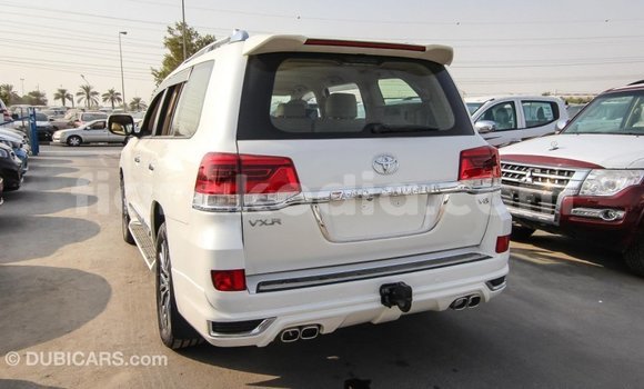 Acheter Import Voiture Toyota Land Cruiser Blanc à Import - Dubai, Diana Acheter Import Voiture Toyota Land Cruiser Blanc à Import - Dubai, Diana