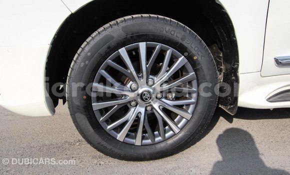 Acheter Import Voiture Toyota Land Cruiser Blanc à Import - Dubai, Diana Acheter Import Voiture Toyota Land Cruiser Blanc à Import - Dubai, Diana