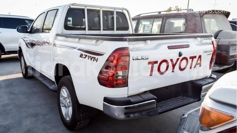 Big with watermark toyota hilux diana import dubai 4155