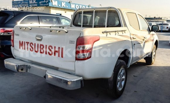 Acheter Import Voiture Mitsubishi L200 Blanc à Import - Dubai, Diana Acheter Import Voiture Mitsubishi L200 Blanc à Import - Dubai, Diana
