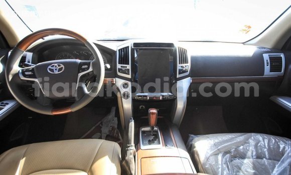Hividy Toyota Land Cruiser fotsy Car in Import - Dubai in Diana Hividy Toyota Land Cruiser fotsy Car in Import - Dubai in Diana