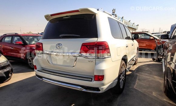 Hividy Toyota Land Cruiser fotsy Car in Import - Dubai in Diana Hividy Toyota Land Cruiser fotsy Car in Import - Dubai in Diana