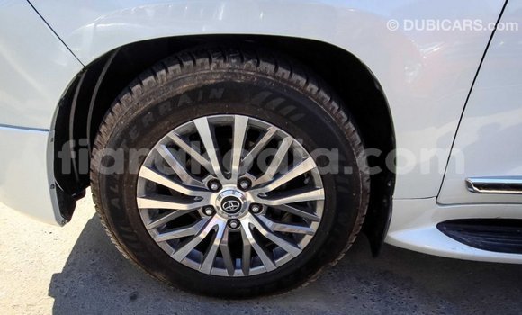 Hividy Toyota Land Cruiser fotsy Car in Import - Dubai in Diana Hividy Toyota Land Cruiser fotsy Car in Import - Dubai in Diana