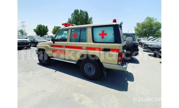 Acheter Import Voiture Toyota Land Cruiser Beige à Import - Dubai, Diana Acheter Import Voiture Toyota Land Cruiser Beige à Import - Dubai, Diana