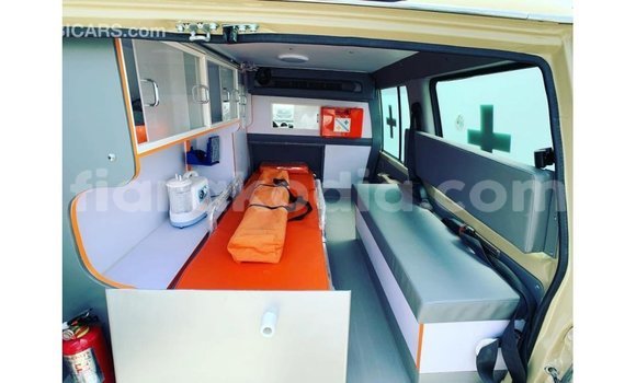 Acheter Import Voiture Toyota Land Cruiser Beige à Import - Dubai, Diana Acheter Import Voiture Toyota Land Cruiser Beige à Import - Dubai, Diana