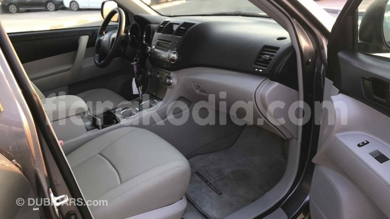 Big with watermark toyota highlander diana import dubai 4183