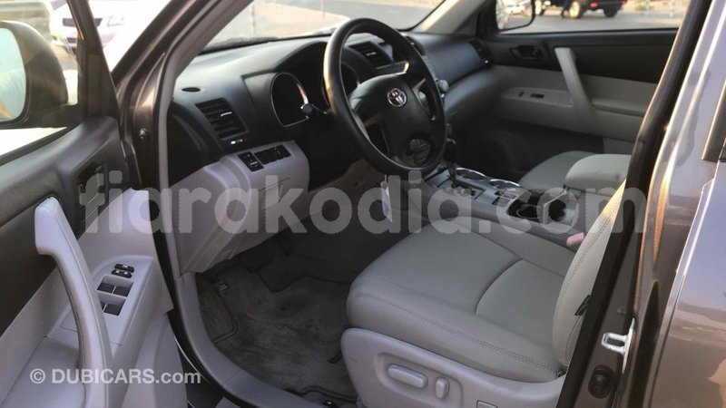 Big with watermark toyota highlander diana import dubai 4183