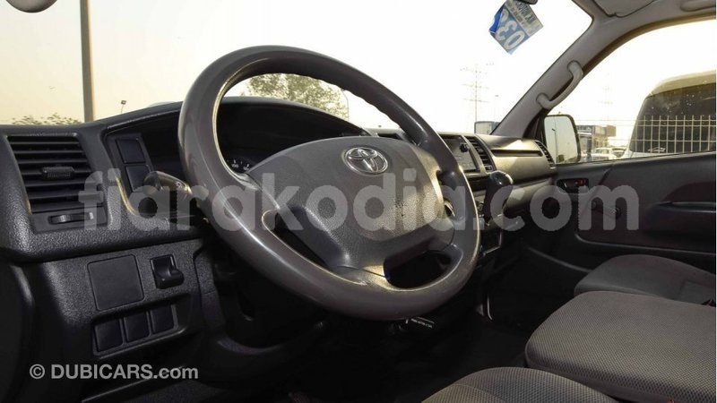 Big with watermark toyota hiace diana import dubai 4201