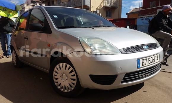 Acheter Occasion Voiture Ford Fiesta Gris à Antananarivo au Analamanga Acheter Occasion Voiture Ford Fiesta Gris à Antananarivo au Analamanga