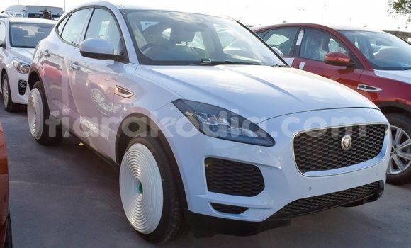 Acheter Import Voiture Jaguar E-Pace Blanc à Import - Dubai, Diana